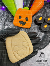 Load image into Gallery viewer, Halloween Cookie Decorating Kit, DIY Cookie Kit, (Large Cookies) ***INCLUDES 24 ITEMS*** With 4 Icing Bags &amp; 3 Deluxe Sprinkle!!
