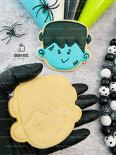 Load image into Gallery viewer, Halloween Cookie Decorating Kit, DIY Cookie Kit, (Large Cookies) ***INCLUDES 24 ITEMS*** With 4 Icing Bags &amp; 3 Deluxe Sprinkle!!
