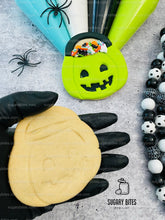 Load image into Gallery viewer, Halloween Cookie Decorating Kit, DIY Cookie Kit, (Large Cookies) ***INCLUDES 24 ITEMS*** With 4 Icing Bags &amp; 3 Deluxe Sprinkle!!
